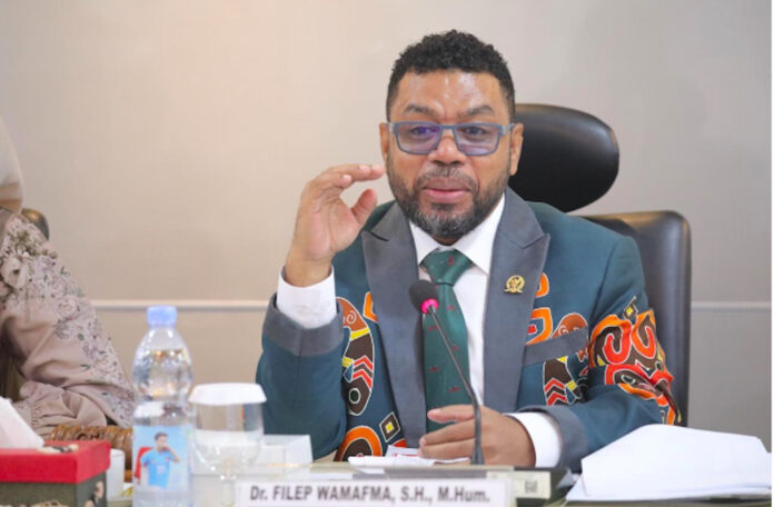Filep Wamafma Minta Pemerintah Bangun Rumah Sakit Berstandar Internasional di Papua