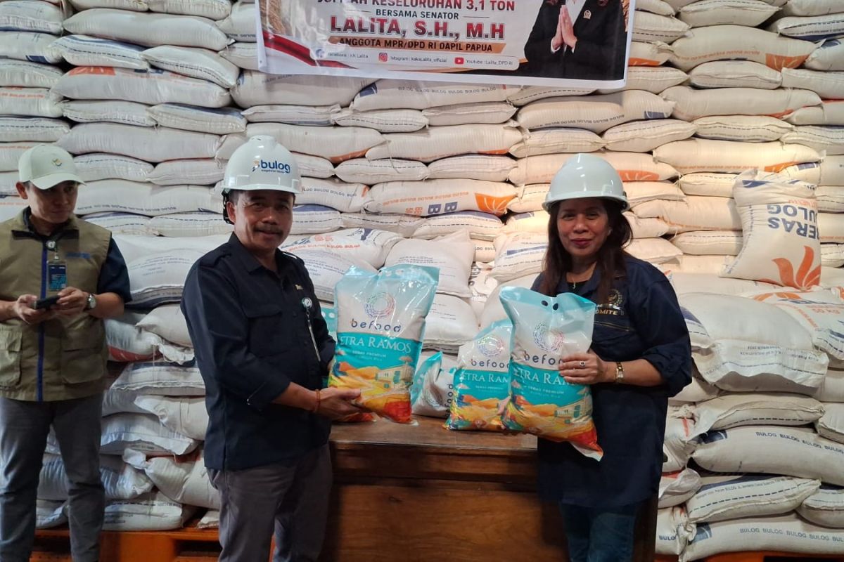 Anggota DPD RI Lalita Salurkan 3,1 Ton Beras untuk Warga Papua