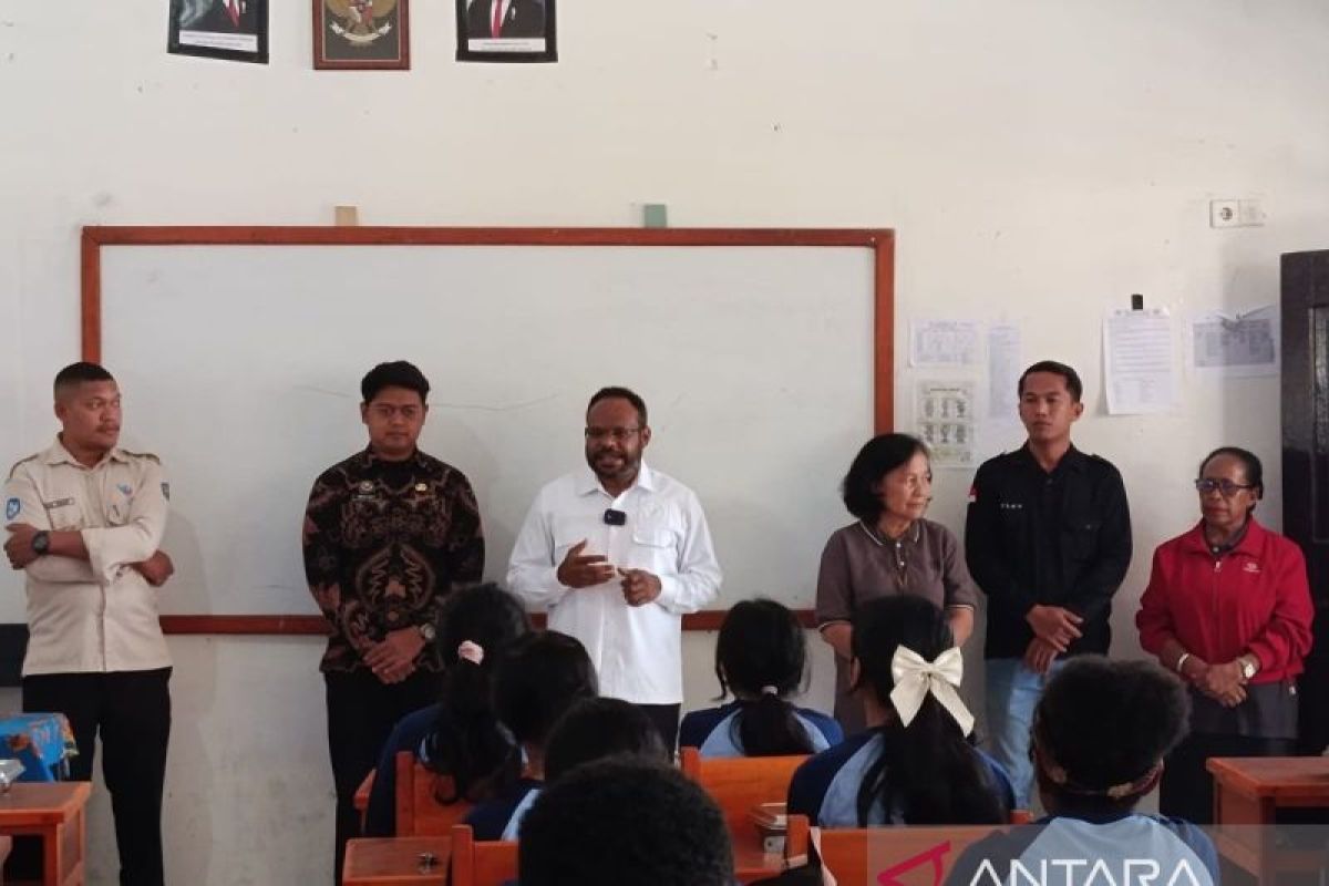 Arianto Kogoya Pantau Pelaksanaan MBG di SMPN 1 Wamena