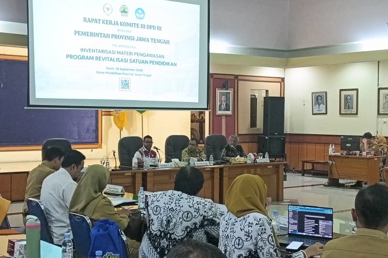 Filep Wamafma Dorong Revitalisasi Sekolah Jateng Menjangkau Semua yang Membutuhkan