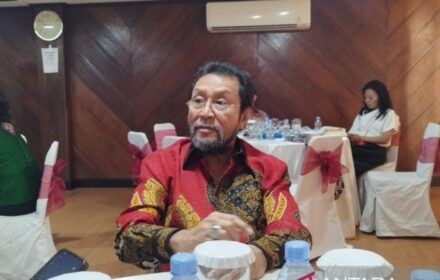 Yorrys Raweyai Desak Penertiban Miras Ilegal Manokwari Demi Lindungi PAD