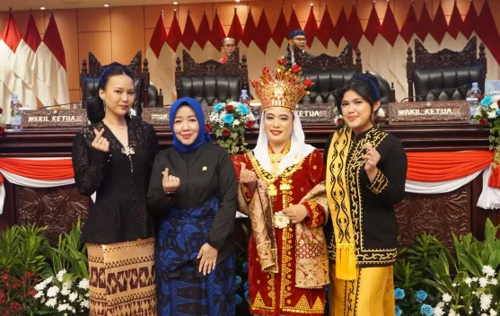 Destita Khairilisani Kenakan Pakaian Adat Bengkulu di Rapat Paripurna DPD RI