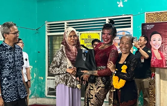 Ni Luh Djelantik Salurkan Beras Premium dan Serap Aspirasi Warga Kampung Kajanan