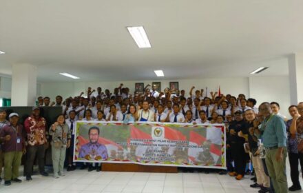 Yorrys Raweyai Dorong Peserta Didik SATP Fokus Belajar untuk Papua