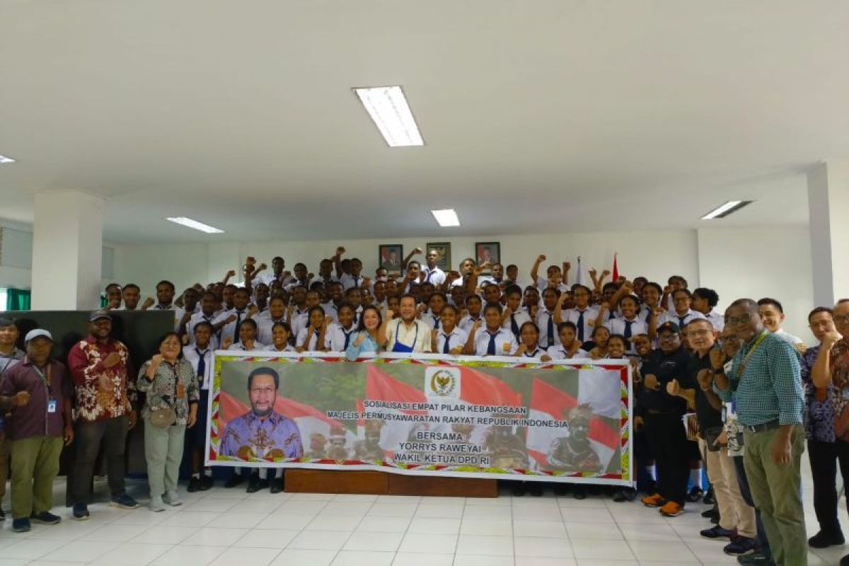 Yorrys Raweyai Dorong Peserta Didik SATP Fokus Belajar untuk Papua